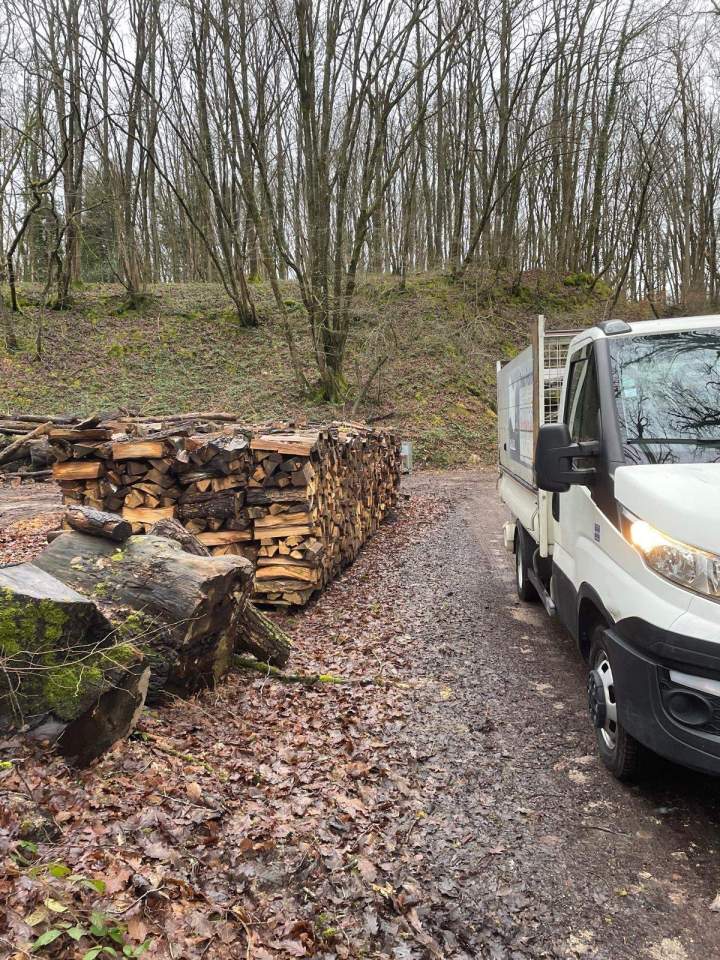 Réserve bois de chauffage Rouvres